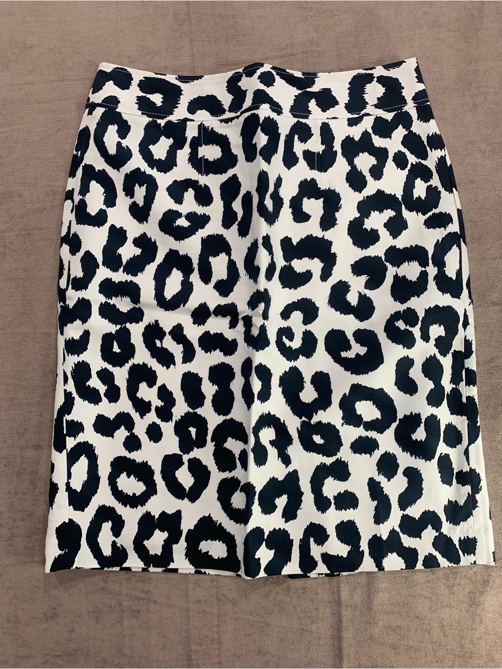 Ann Taylor Loft Leopard Print Cotton-Silk Pencil Skirt White & Navy Black size 4